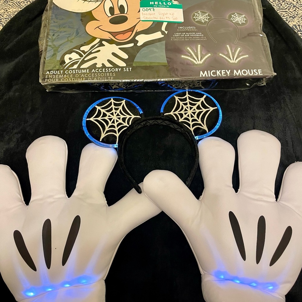 Disney Light Up Mickey Mouse Ears and Gloves Halloween Costume Set Costume